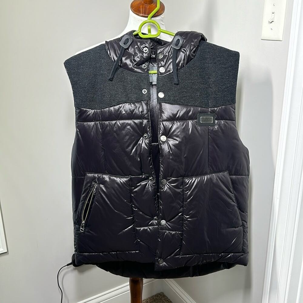 Slate and Stone Men’s Black Vest. Size medium. Like new. Worn once.